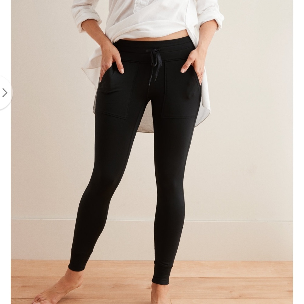 Bundle of 2 pocket play and cuff Aerie leggings